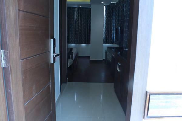 Hotel Opulence ปะทานโกต ภายนอก รูปภาพ