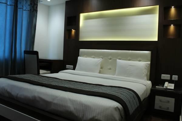 Hotel Opulence ปะทานโกต ภายนอก รูปภาพ